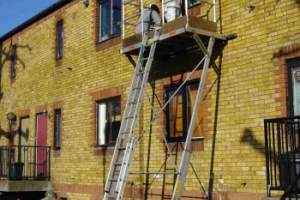 EASI-DEC: Arbeitsplattformen für Arbeiten an Dach und Fassade