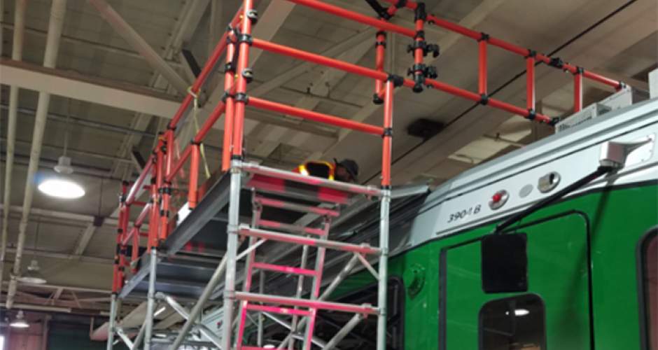 Bespoke work platform for train maintenance 
