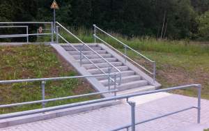 Zugang zum Bahnsteig mit KEE ACCESS Rohrverbindern