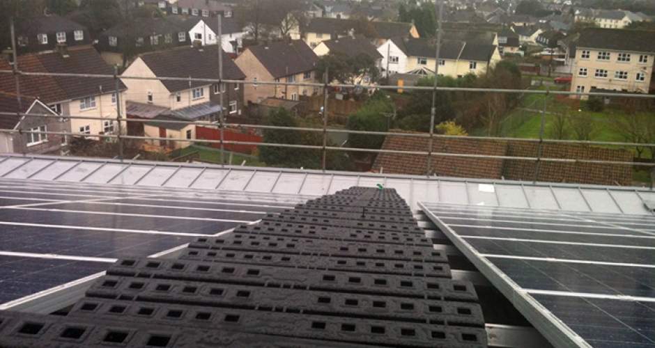 Podesty dachowe zapewniają bezpieczny dostęp do kolektorów słonecznych
