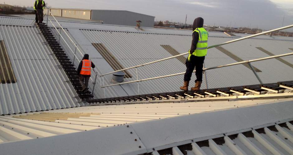 Der Dachlaufweg ermöglicht Dachreparaturen.