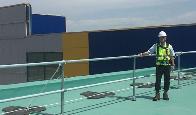 KeeGuard free-standing roof edge protection systems at IKEA in South Korea. 