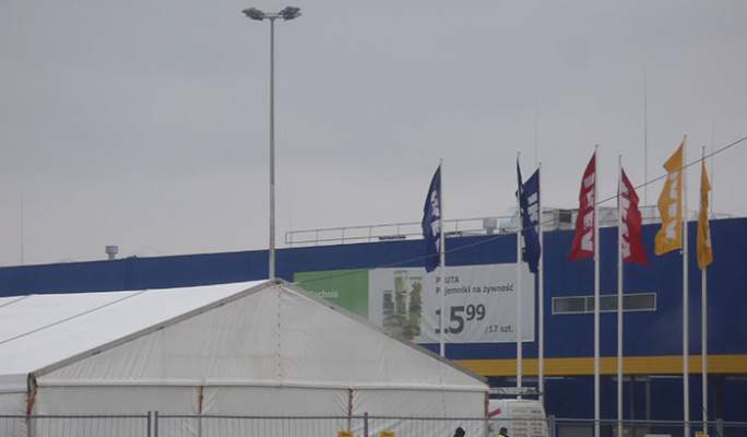 KeeGuard free-standing roof edge protection system at IKEA in Poland, Krakow.