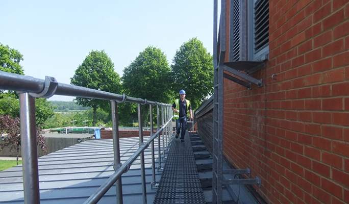 Roof walkway with guard rail