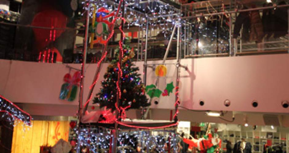 Konstrukcje pod dekoracje świąteczne zbudowane ze złączy KEE KLAMP
